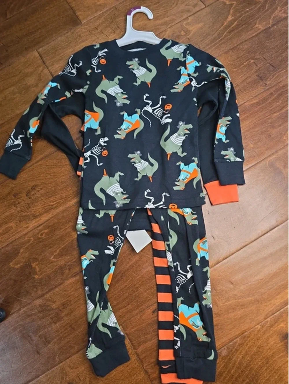 3t brand new halloween jamas from carter's item 521G8
